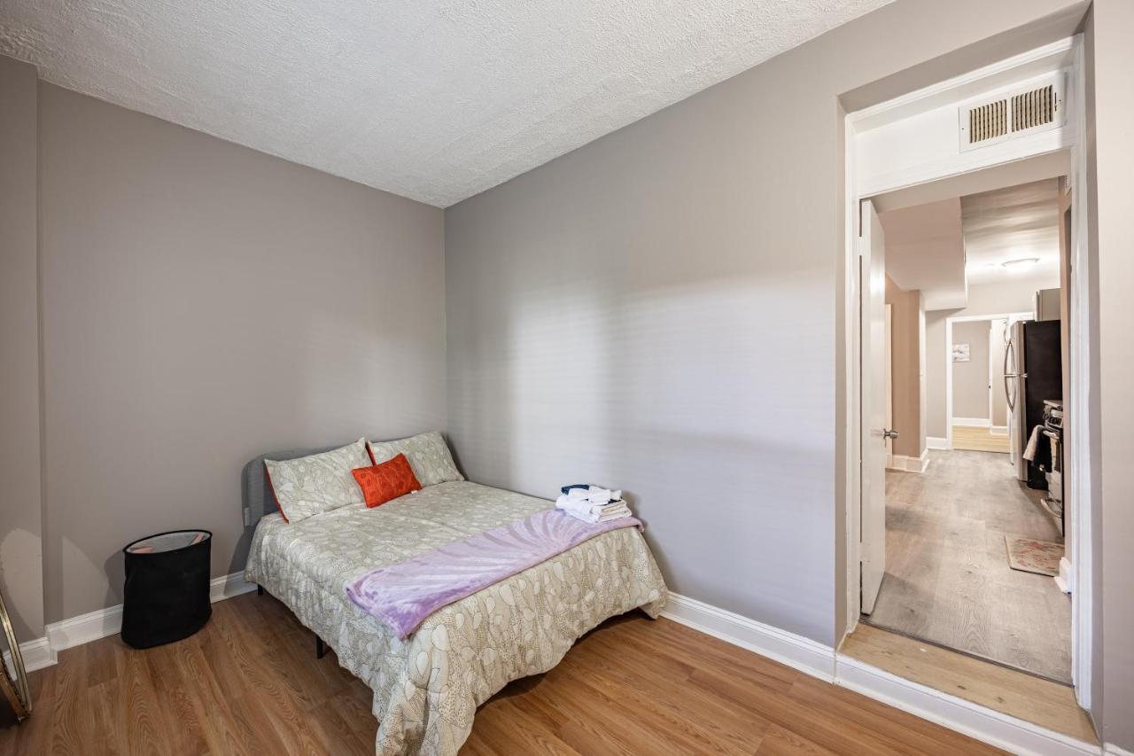 Modern Lux 2 Bedroom Near Downtown Apartment *