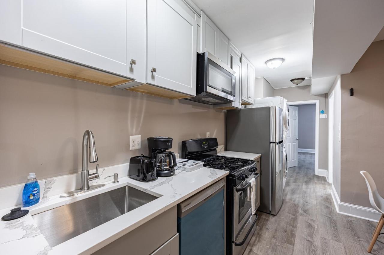 Modern Lux 2 Bedroom Near Downtown *