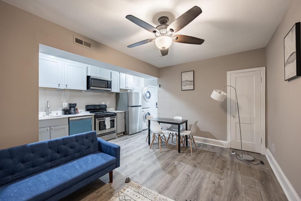 Modern Lux 2 Bedroom Near Downtown Apartment